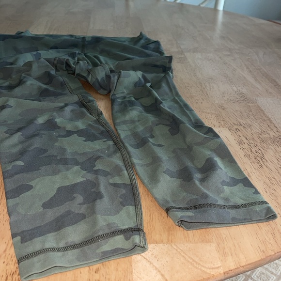Camo Lululemon Leggings - Picture 15 of 15